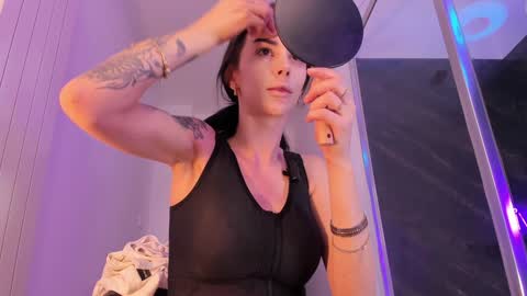 hotfallingdevil online show from 4, 3, 2026