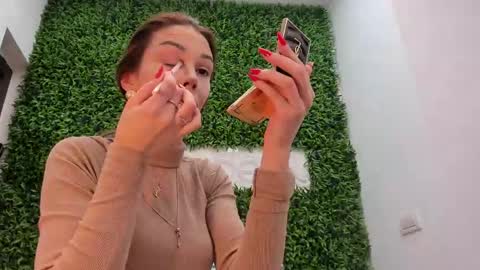 hotfallingdevil online show from 16, 4, 2026