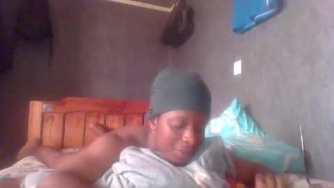 hotguyy001 online show from 18, 2, 2025