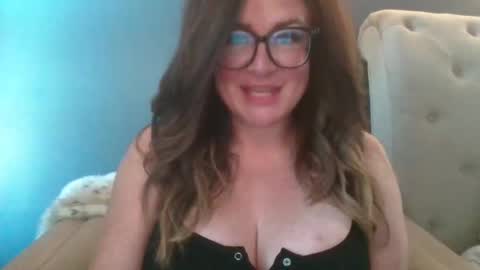 Snapshot of hothousewife333 chatting on 15, 10, 2025 hothousewife333 online show from 15, 10, 2025
