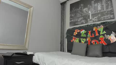 Hotkoljei online show from 28, 12, 2024