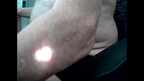 Snapshot of hotmassage50 chatting on 8, 3, 2025 hotmassage50 online show from 8, 3, 2025