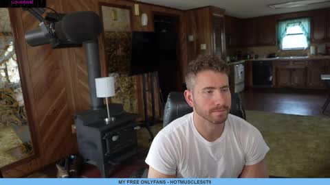 Snapshot of hotmuscles6t9 chatting on 7, 3, 2025 hotmuscles6t9 online show from 7, 3, 2025