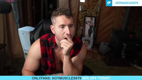 Snapshot of hotmuscles6t9 chatting on 11, 10, 2025 hotmuscles6t9 online show from 11, 10, 2025