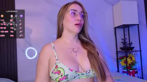Sussy Bloom  online show from 18, 6, 2026