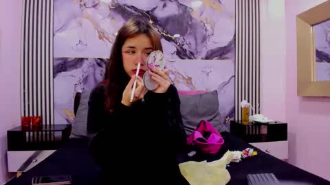 Snapshot of hott_barbie_ chatting on 7, 11, 2025 hott_barbie_ online show from 7, 11, 2025