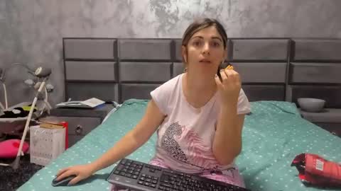 Snapshot of hottalicia2 chatting on 8, 12, 2024 hottalicia2 online show from 8, 12, 2024