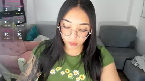 Snapshot of hottbee1 chatting on 20, 9, 2025 AMY online show from 20, 9, 2025