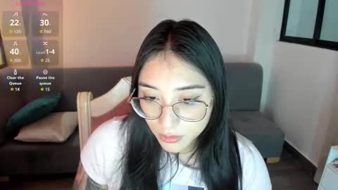 Snapshot of hottbee1 chatting on 6, 10, 2025 AMY online show from 6, 10, 2025