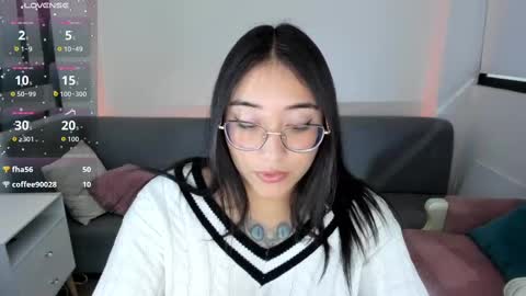 Snapshot of hottbee1 chatting on 30, 10, 2025 AMY online show from 30, 10, 2025