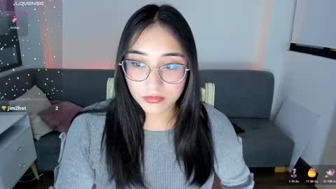 Snapshot of hottbee1 chatting on 6, 11, 2025 AMY online show from 6, 11, 2025