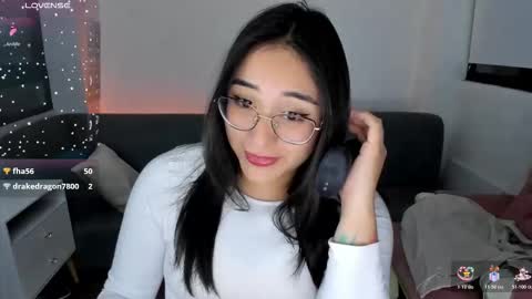 Snapshot of hottbee1 chatting on 19, 11, 2025 AMY online show from 19, 11, 2025