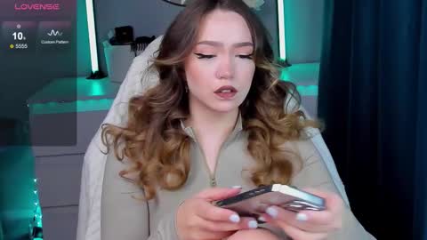 hello Im Eva online show from 6, 10, 2025