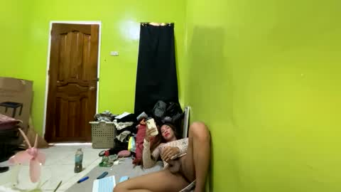 Snapshot of hottest_skinnygirl26 chatting on 3, 3, 2026 kitty online show from 3, 3, 2026