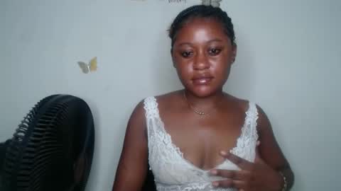 Snapshot of hottie_ebonie chatting on 31, 10, 2025 Ella online show from 31, 10, 2025