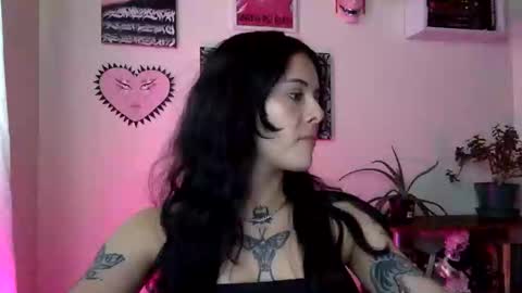 Snapshot of hottietat4u chatting on 11, 11, 2025 Tat online show from 11, 11, 2025