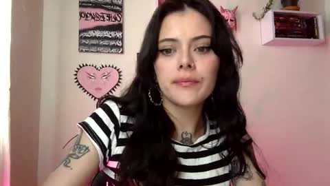 Snapshot of hottietat4u chatting on 26, 11, 2025 Tat online show from 26, 11, 2025