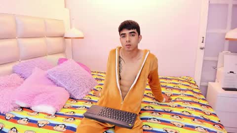 hottiie_guy online show from 6, 10, 2025