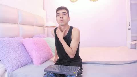 hottiie_guy online show from 18, 10, 2025