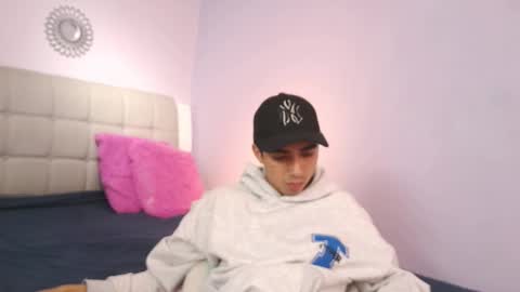 hottiie_guy online show from 4, 11, 2025