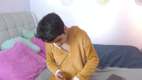 hottiie_guy online show from 15, 11, 2025