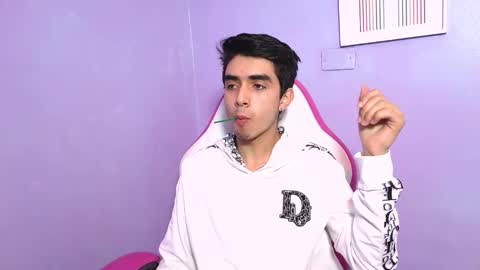 hottiie_guy online show from 3, 12, 2025