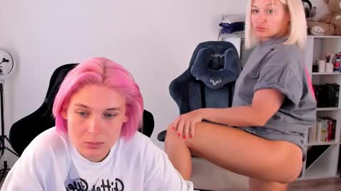 Nessie and Jessie online show from 20, 9, 2025