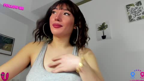 Snapshot of hottycrishinaxx chatting on 2, 12, 2024 crishinahotty online show from 2, 12, 2024