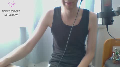 Snapshot of houdenni chatting on 3, 2, 2025 twinkie online show from 3, 2, 2025