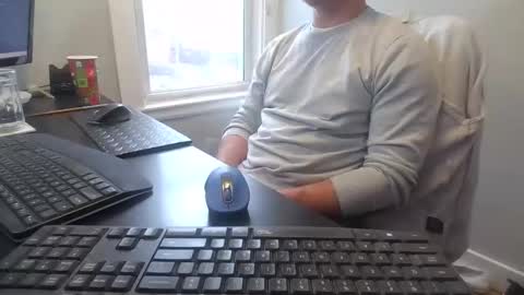 Snapshot of hoverday chatting on 4, 12, 2025 hoverday online show from 4, 12, 2025