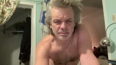 Snapshot of howlingatnothing chatting on 23, 11, 2025 howlingatnothing online show from 23, 11, 2025