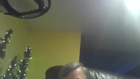 huckfinn1976 online show from 13, 1, 2025