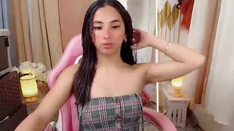 Snapshot of hugeasiancockandrea chatting on 5, 3, 2025 drea online show from 5, 3, 2025