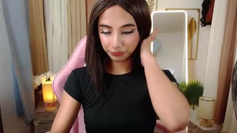 Snapshot of hugeasiancockandrea chatting on 11, 3, 2025 drea online show from 11, 3, 2025