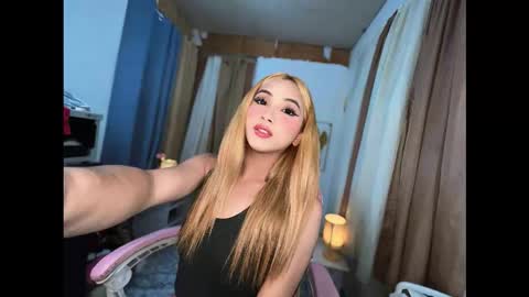 Snapshot of hugeasiancockandrea chatting on 8, 10, 2025 drea online show from 8, 10, 2025