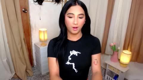 Snapshot of hugeasiancockandrea chatting on 23, 10, 2025 drea online show from 23, 10, 2025