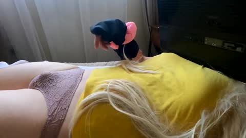 HugeCumshots online show from 27, 10, 2025