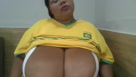 Snapshot of hugenaturalbreasts chatting on 27, 2, 2026 LUCYSANX online show from 27, 2, 2026