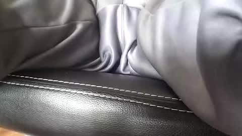 hugepecker131 online show from 6, 10, 2025