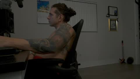 Snapshot of hungpiercedcock chatting on 21, 5, 2026 Mr. Dom online show from 21, 5, 2026