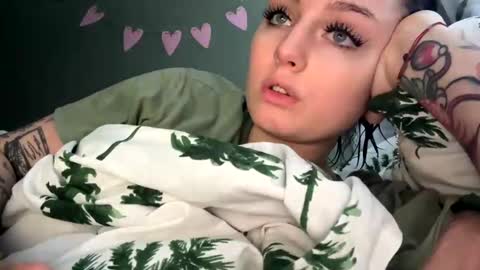 Evelyn  online show from 22, 12, 2024