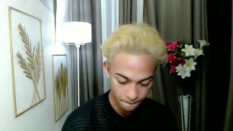 Snapshot of hunk_edward chatting on 15, 6, 2026 hunk_edward online show from 15, 6, 2026
