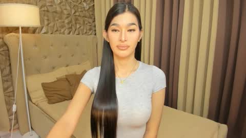 hunkhomerontop online show from 20, 12, 2025