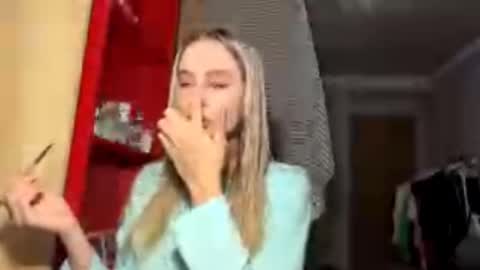 Snapshot of huongbaldinger chatting on 25, 11, 2025 Gloria online show from 25, 11, 2025