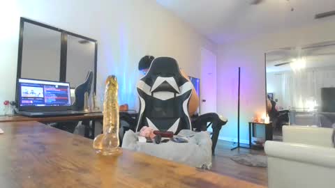 hustlebunni7 online show from 5, 11, 2025