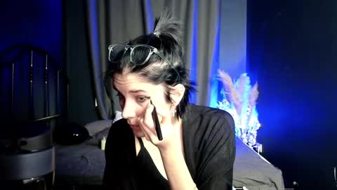 Hyeon Jin online show from 4, 3, 2025