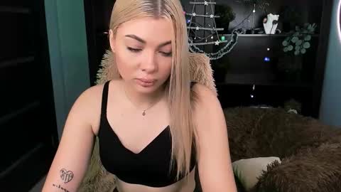 Snapshot of hyileyclark chatting on 14, 12, 2025 hyileyclark online show from 14, 12, 2025