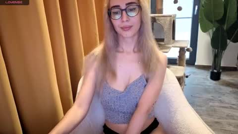 Emma Ava online show from 29, 9, 2025