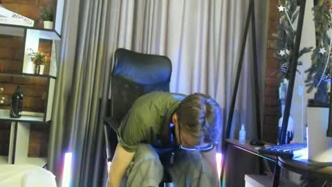 hyper_muse online show from 17, 4, 2026