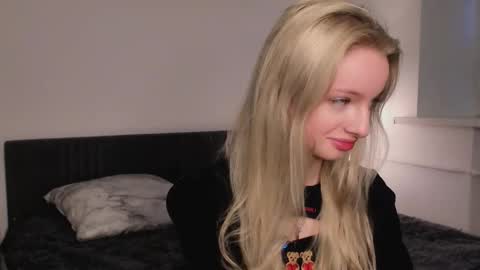 Snapshot of hypno_eyes_babe chatting on 2, 10, 2025 Kate online show from 2, 10, 2025